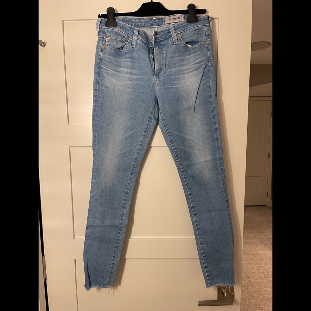 AG The Middi Ankle in medium wash